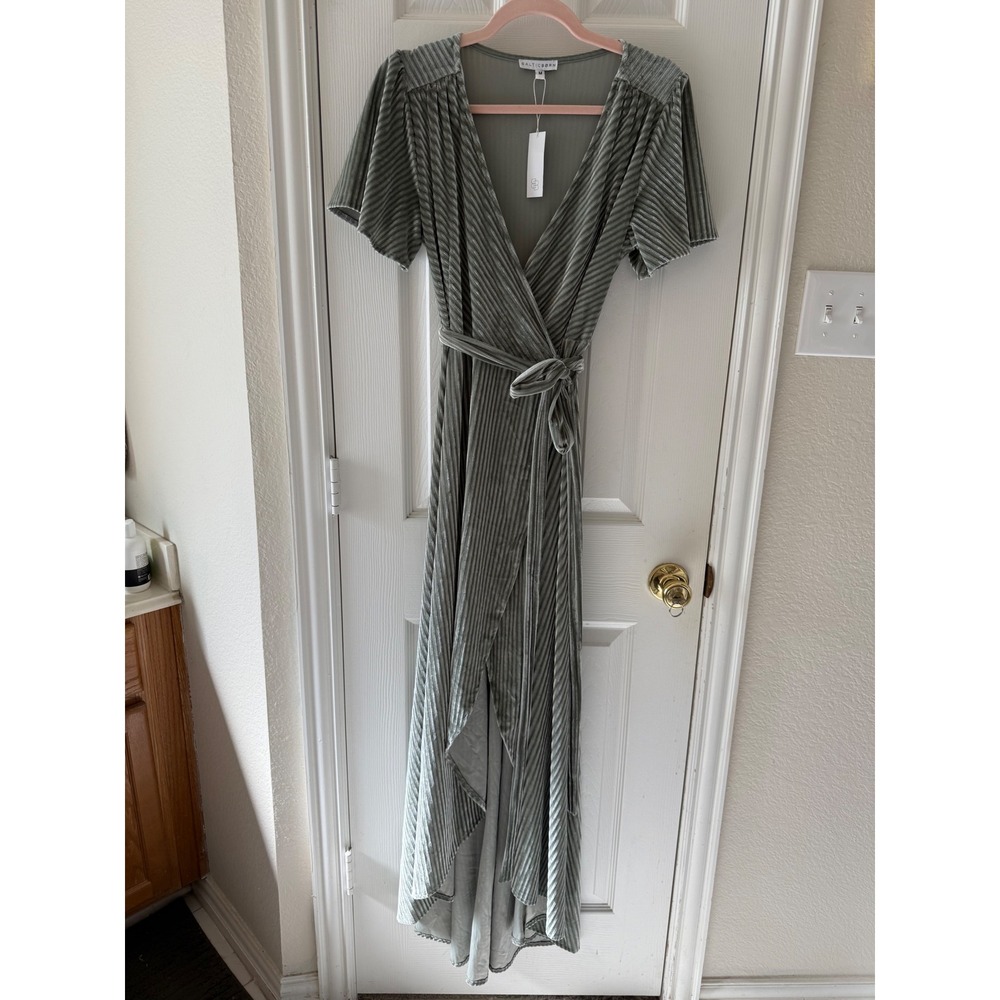 NWT Baltic Born Sage Green Velvet Pleated Wrap Dress Midi Short Sleeve M Medium - Picture 2 of 8
